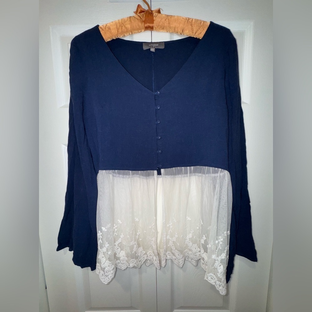 Umgee Navy Blue Top with Lace Bottom Detail – Size Medium. EUC
